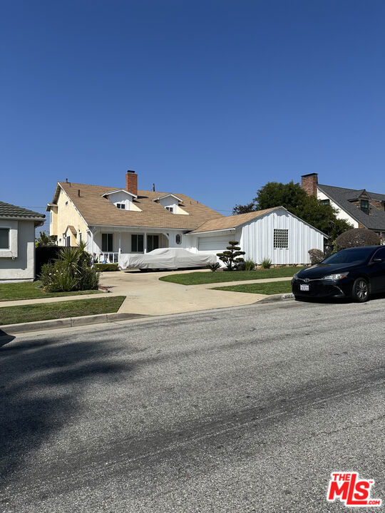 Property photo of 6221 Flores AV