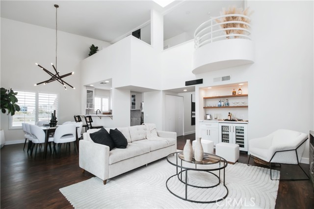 Property photo of 1617 S Beverly Glen BL