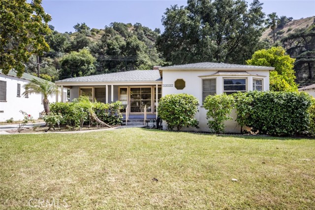 Property photo of 2046 E Glenoaks BL