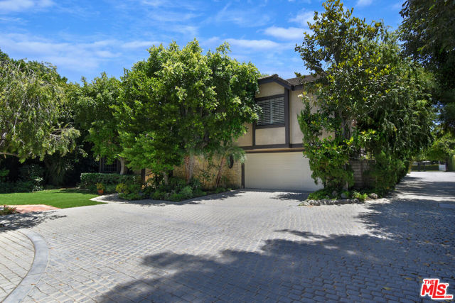 Property photo of 4953 Hayvenhurst AV
