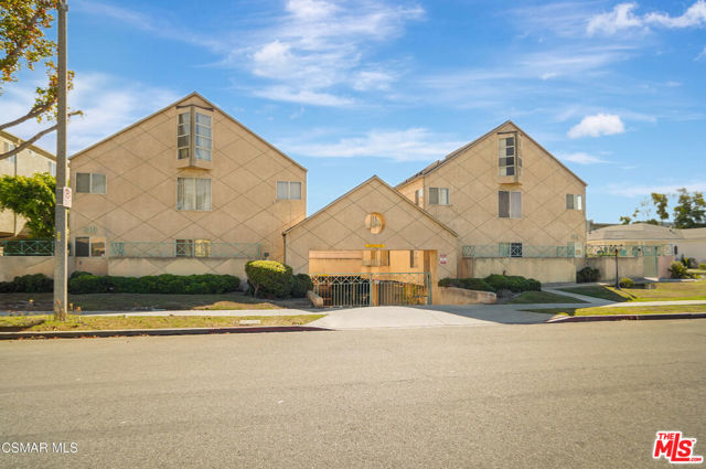 Property photo of 610 Venice WY