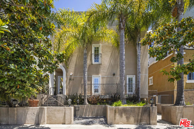 Property photo of 1804 S Barrington AV