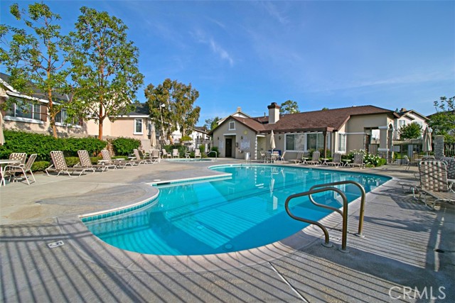 Photo of 533 N Pageant Dr