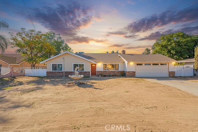 Photo of 6049 Bain St