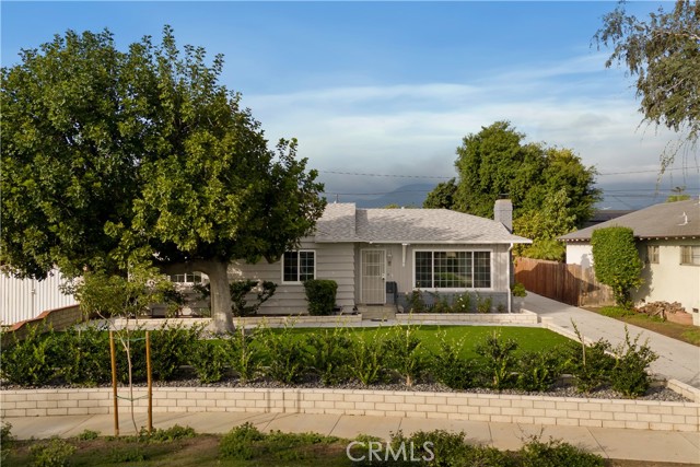 Property photo of 924 W E