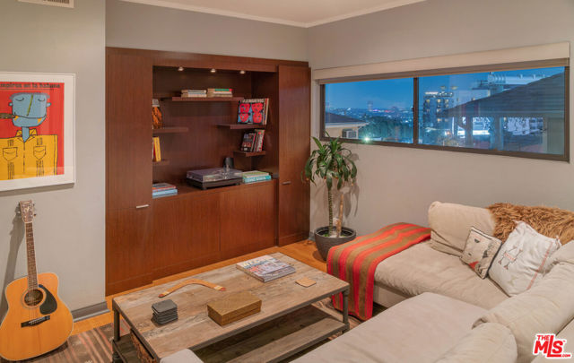 Property photo of 1133 N Clark ST