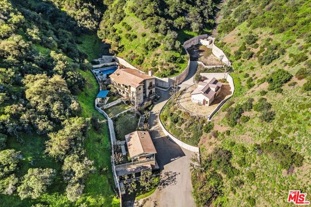 Property photo of 4099 Mandeville Canyon Rd