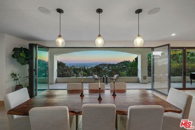Property photo of 7212 Mulholland DR