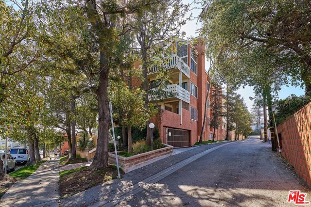 Property photo of 3315 Griffith Park BL