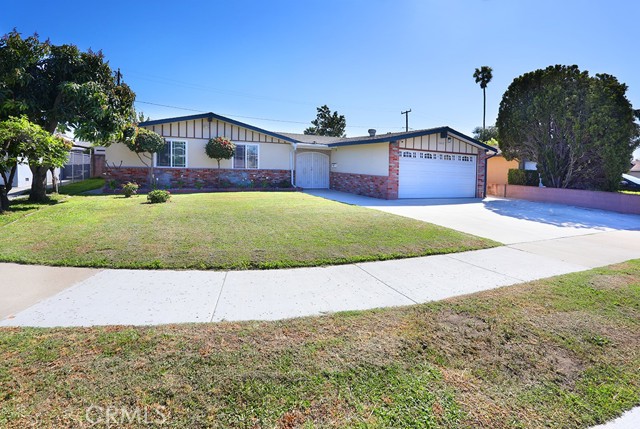 Property photo of 1662 W Chateau PL