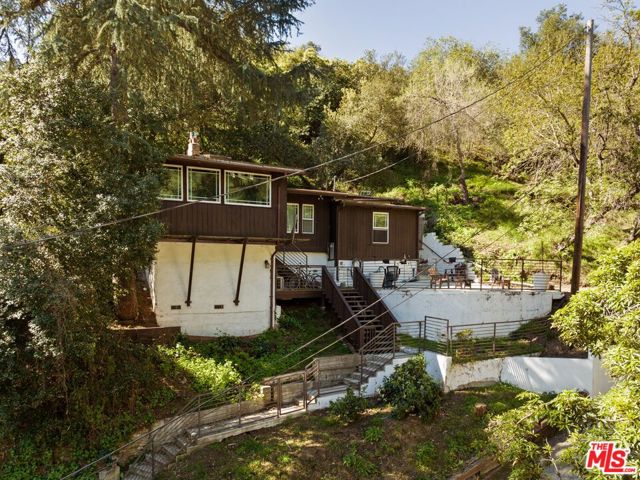 Property photo of 10012 Charter Oak LN