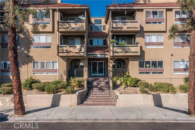 Property photo of 14819 Downey AV