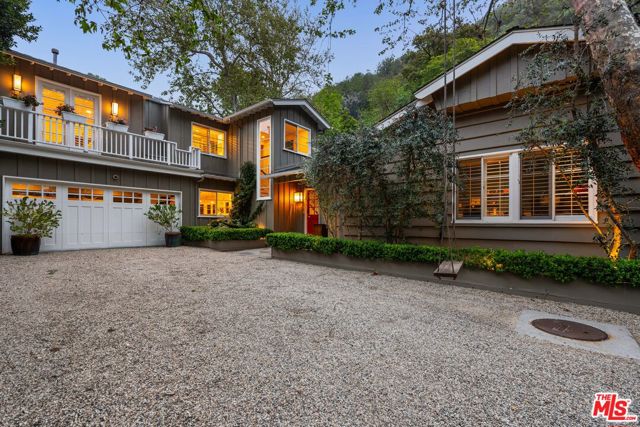 Property photo of 3354 Mandeville Canyon RD
