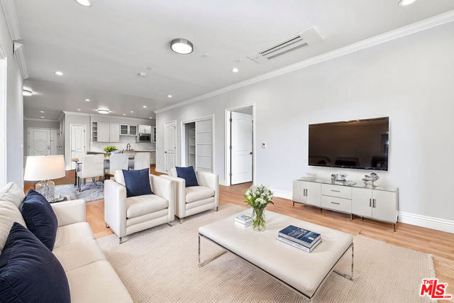 Property photo of 944 S Serrano AV