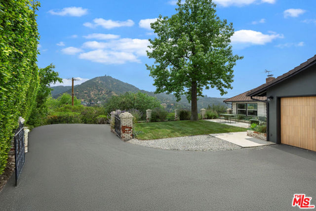 Property photo of 1741 Golf Club DR