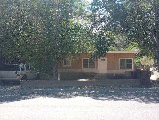 Property photo of 676 W Nicolet ST
