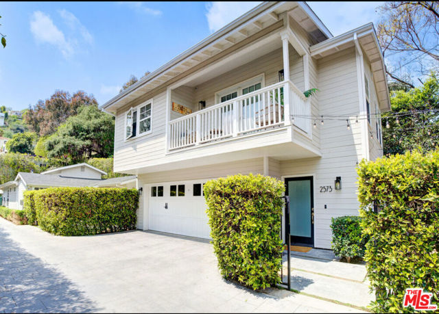 Property photo of 2575 N Beachwood DR