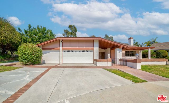 Property photo of 2416 Pinecrest CT