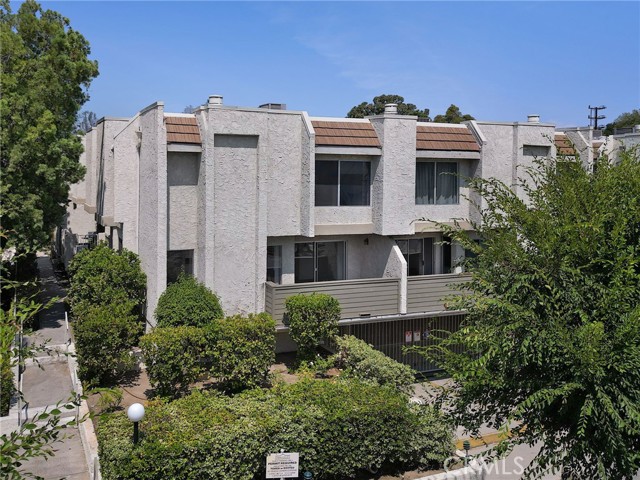 Property photo of 11818 Moorpark ST