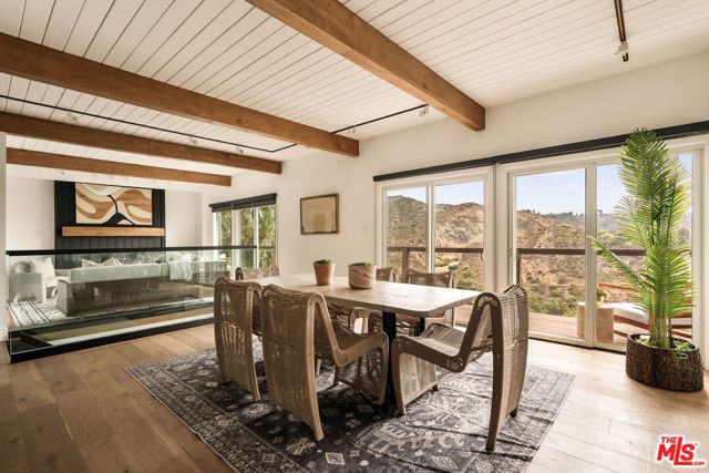 Property photo of 2832 Hollyridge DR