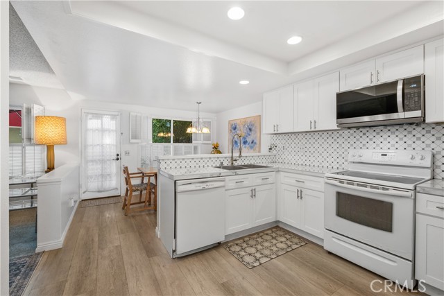Property photo of 16 E Yale Loop