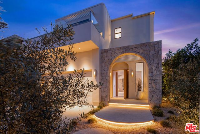 Property photo of 517 N Martel AV