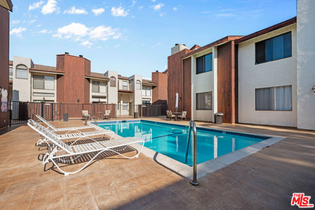 Property photo of 6323 Reseda BL