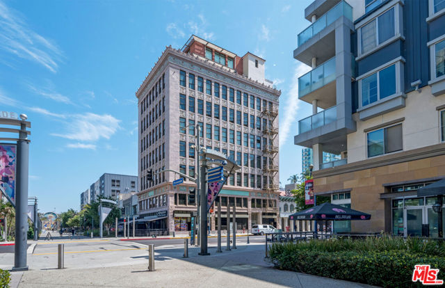 Property photo of 207 E Broadway