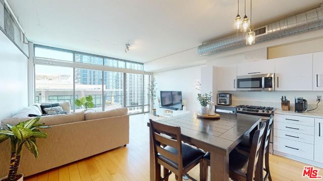 Property photo of 1100 S Hope ST