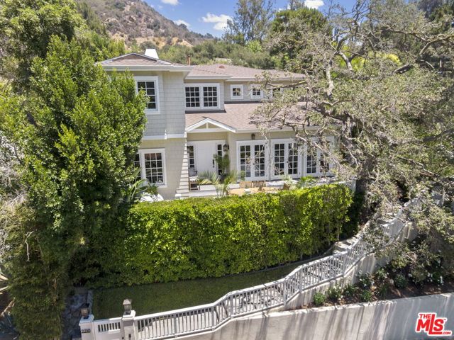 Property photo of 2210 Beverly Glen PL
