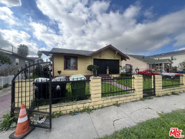 Property photo of 142 W 85th ST