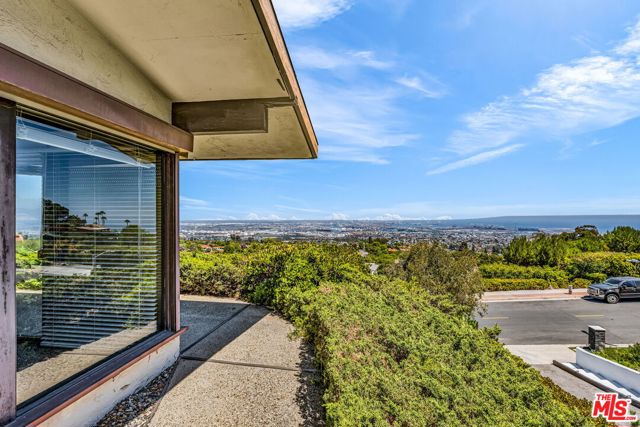 Property photo of 29857 Knoll View DR