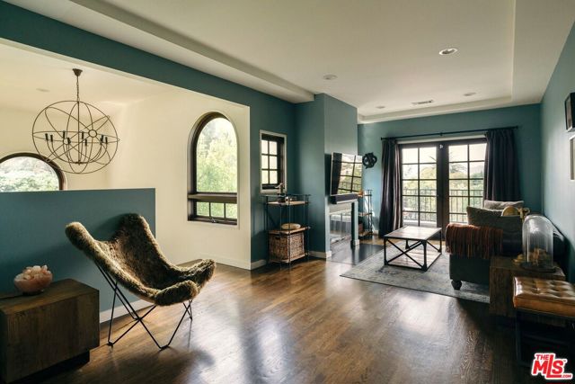 Property photo of 816 Hyperion AV