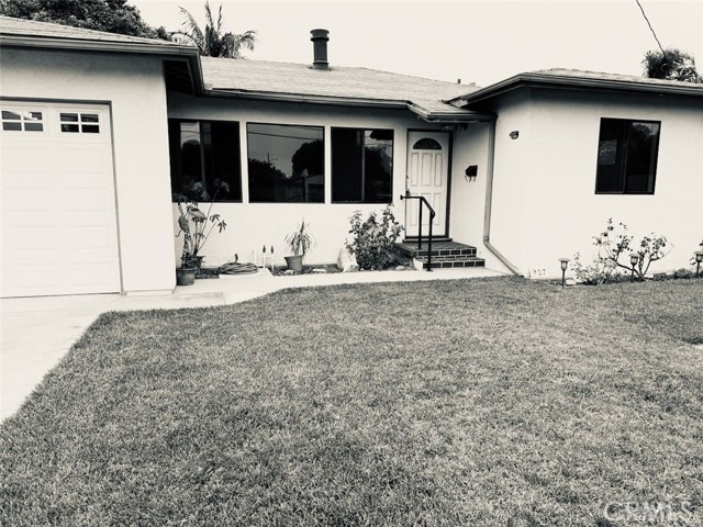 Property photo of 907 Lilienthal