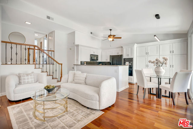 Photo of 350 N Clybourn Av