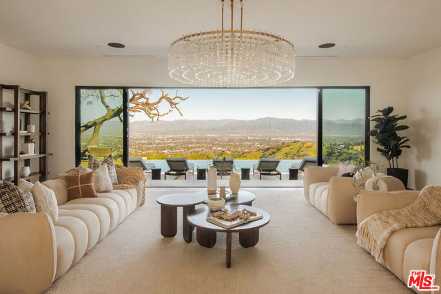 Property photo of 13331 Mulholland DR