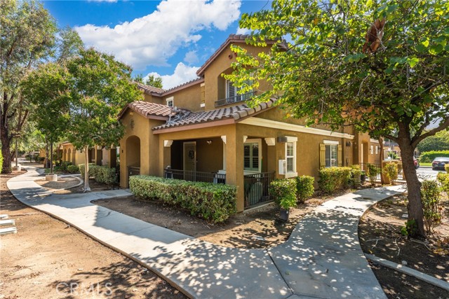 Photo of 25840 Iris Av