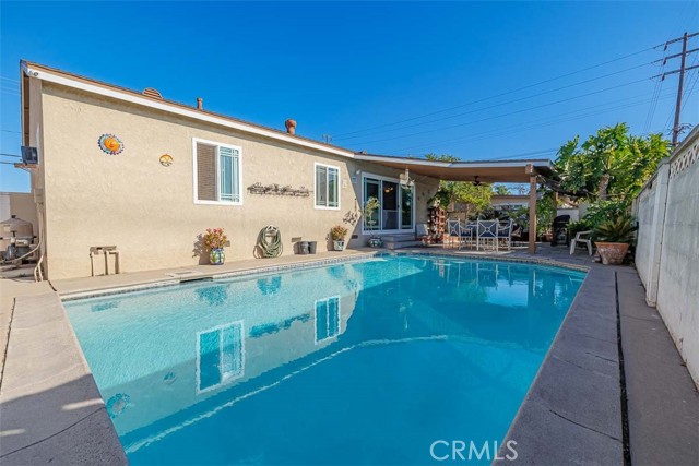 Property photo of 605 N La Reina