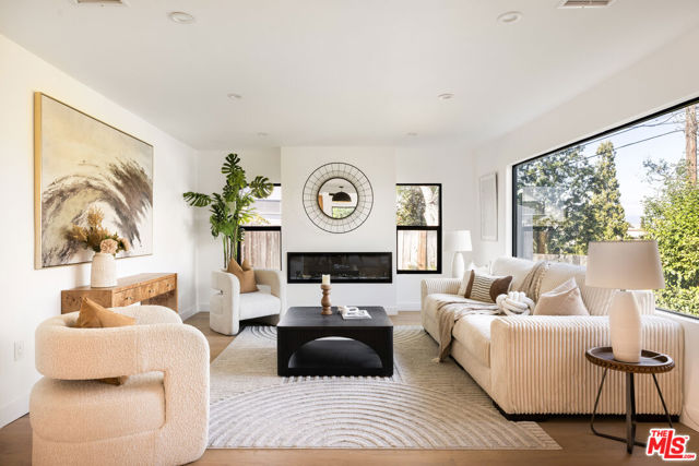 Property photo of 3744 Vineland AV