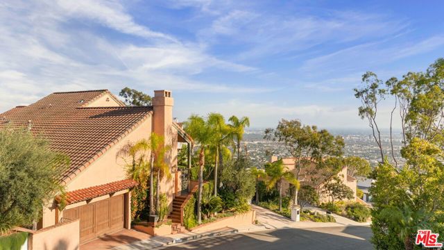 Property photo of 1888 N Crescent Heights BL