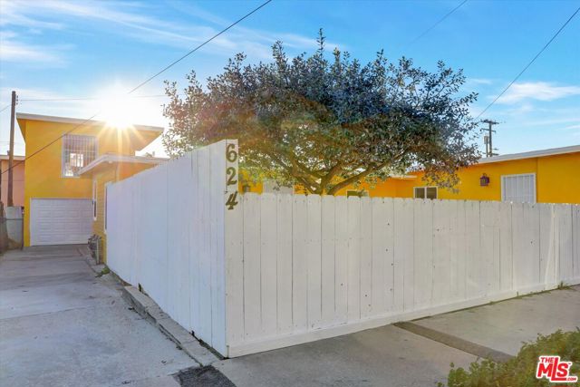 Property photo of 624 W Beach AV