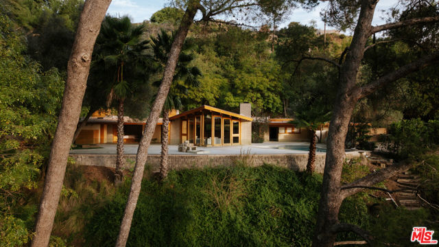 Property photo of 7302 Mulholland DR