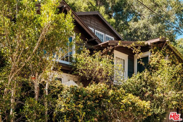 Property photo of 425 Hillside LN