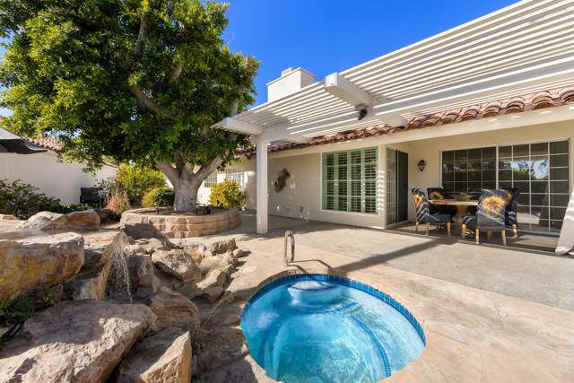 Property photo of 43838 ViA Granada