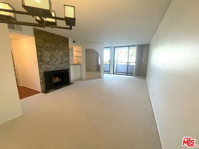 Property photo of 1215 N Olive DR
