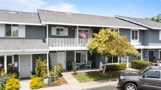 Property photo of 157 Yorktown LN