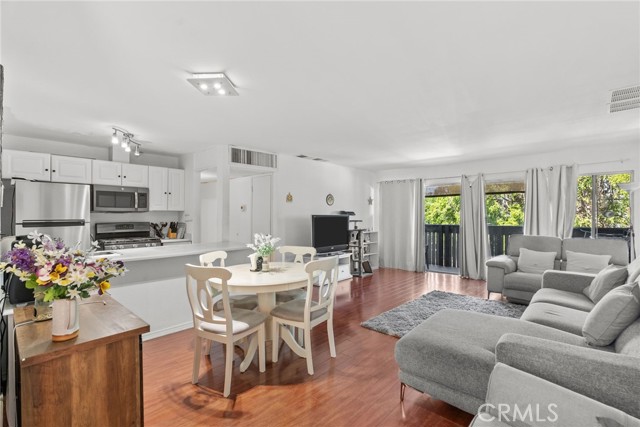 Photo of 8601 International Av