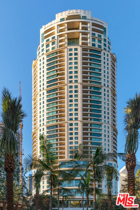 Property photo of 1 W Century DR