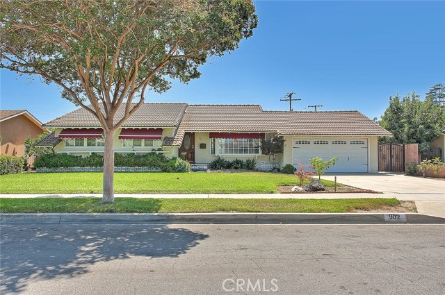 Property photo of 902 W Lucille AV