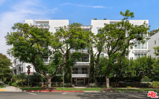Photo of 460 N Palm Dr